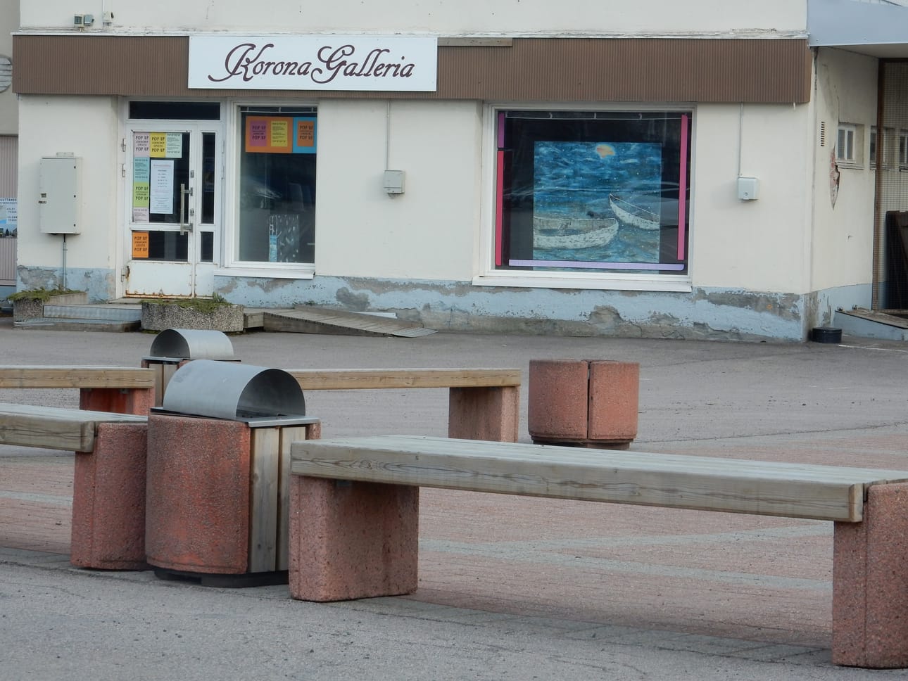 Oulaisten torin kupeessa olevaan näyttelytilaan, KoronaGalleriaan, avautuu kesäkuun 3. päivä jälleen katsottavaa.