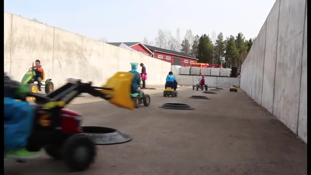 Päivä Maalla-tapahtuma vei lapset Haapavedellä sinne, mistä ruokaa kauppoihin tuotetaan.