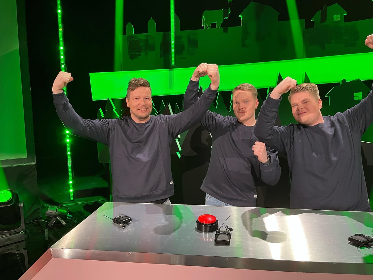 Sami Savola, Joakim Övermark ja Aleksi Övermark jännittivät ennen kuvausten alkua.