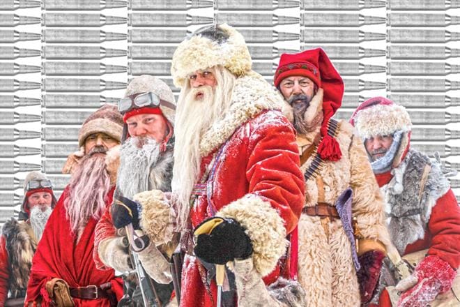 Liettualaisen Marius Ivaskeviciusin ohjaamassa elokuvassa yksinhuoltajaäiti ja poika matkaavat tapaamaan joulupukkia (Tommi Korpela). KUVA: Yle Kuvapalvelu