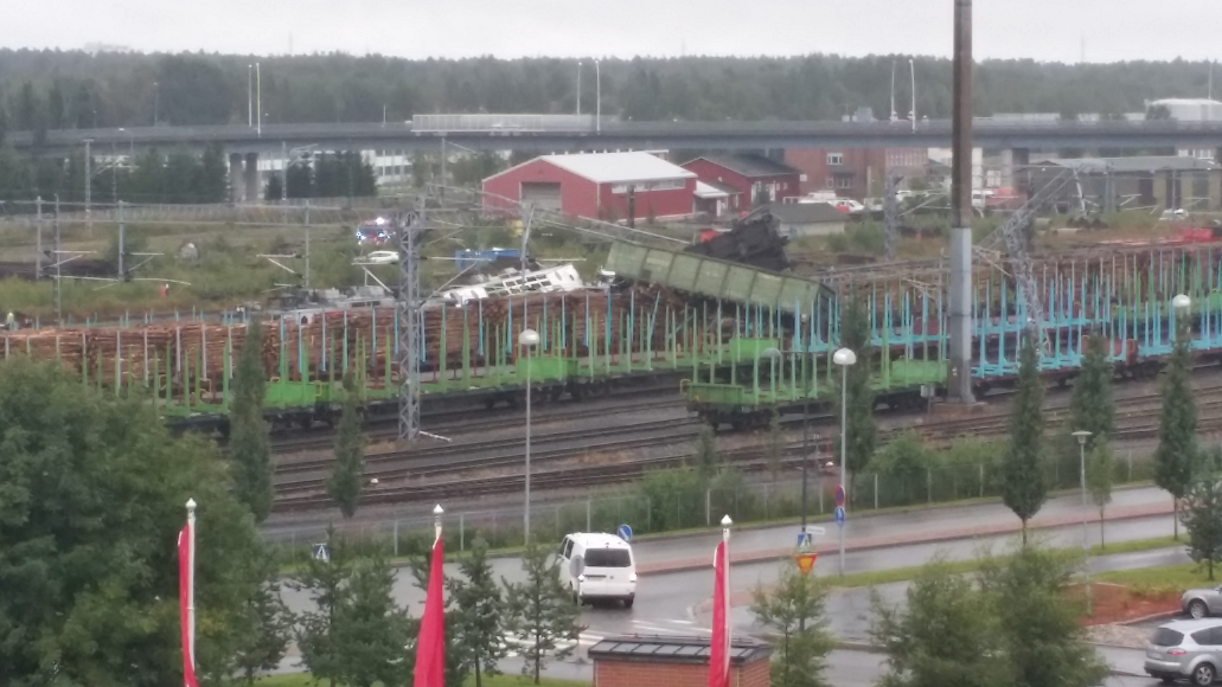 Etu-lyötty Oulu. Juna raiteilta
