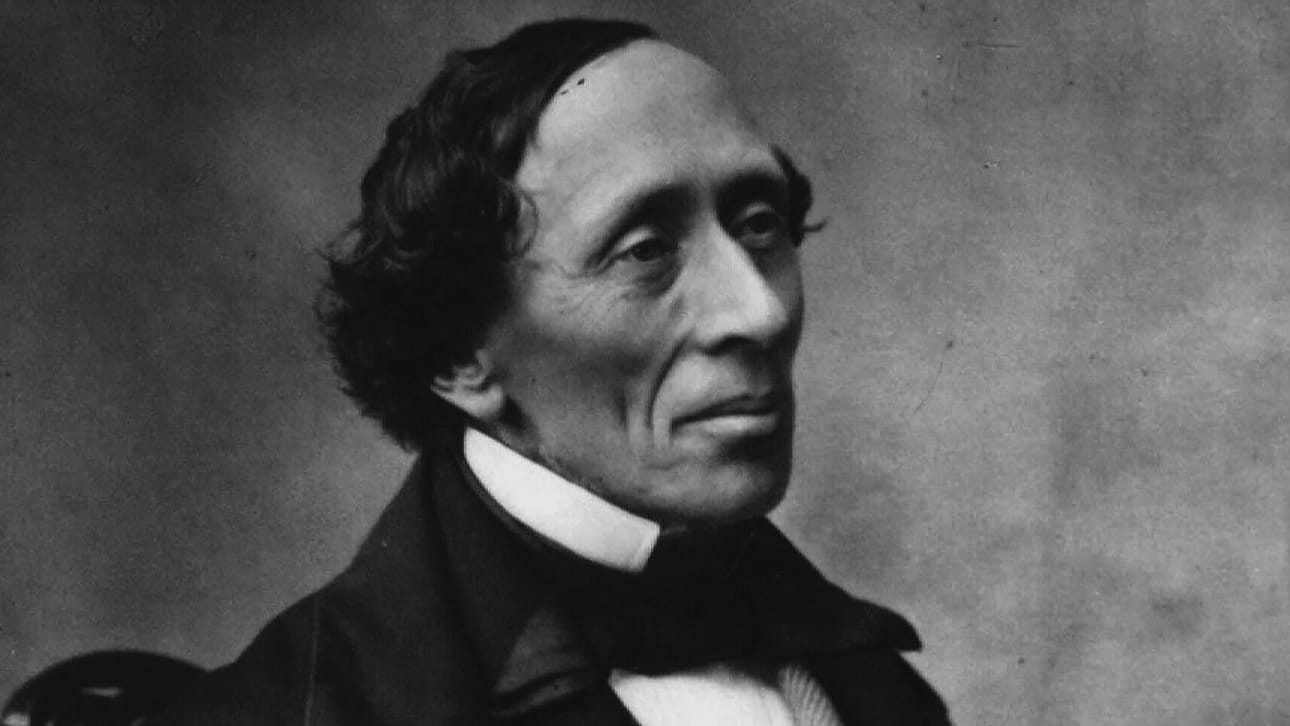 Hans Christian Andersen kirjoitti elämänsä aikana 168 satukirjaa, joille ominaista on rikas mielikuvitus, toivo ja melankolia.