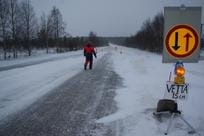 Ranua-Kemijärvi-tiellä Simojoen vesi on noussut tielle asti. Tie oli maanantaina poikki.