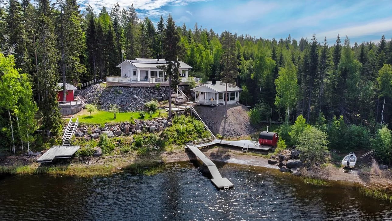 Tätä huvilaa myydään Mustasaaressa 349 000 euron hintaan.