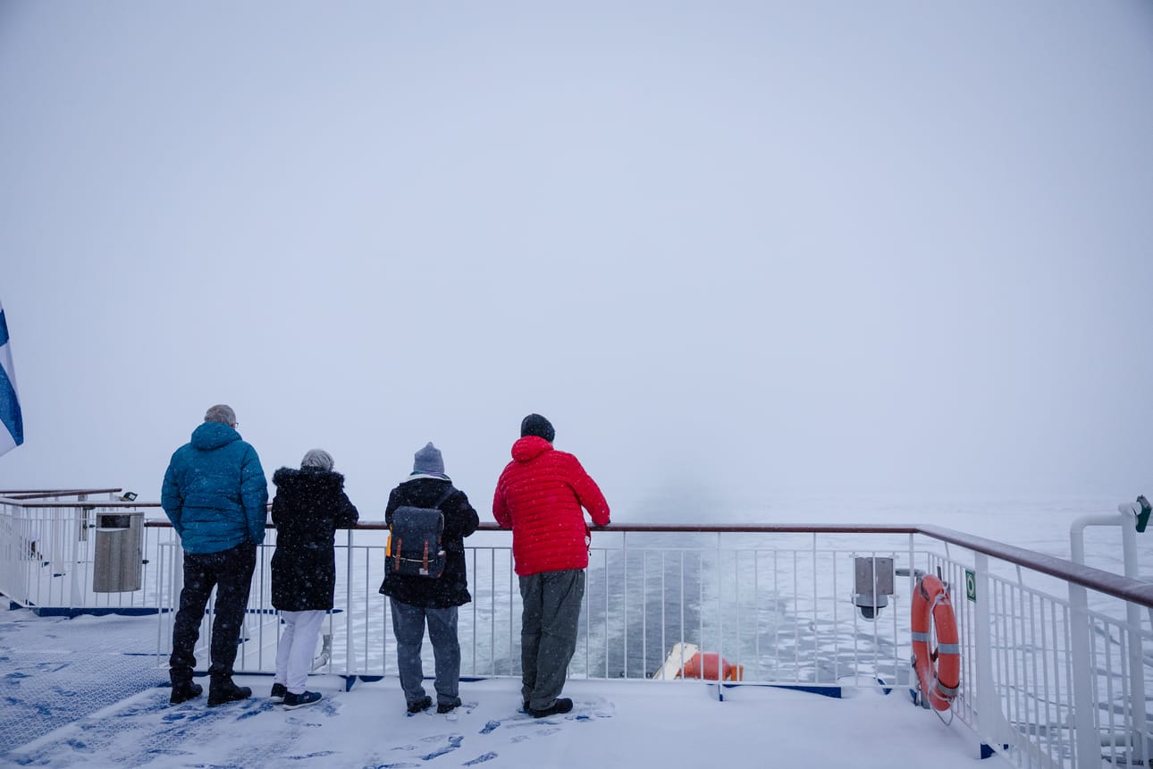 Aurora Botnia liikennöi maailman pohjoisinta ympärivuotista kansainvälistä laivareittiä. Joka talvi yhä useampi jääturisti ylittää Merenkurkun.