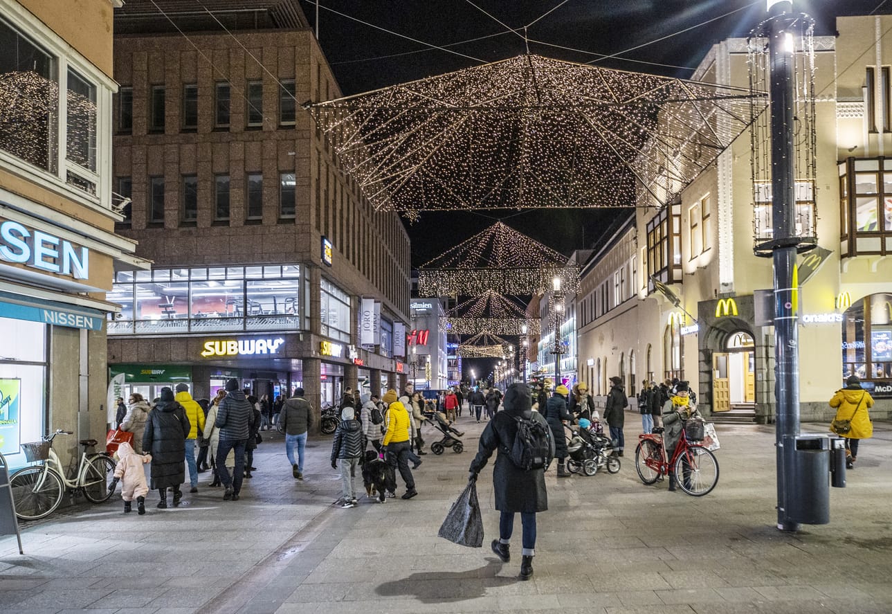 Rotuaarin jouluvalot sammutetaan keskiviikkoiltana osana tuen ilmausta Ukrainalle.