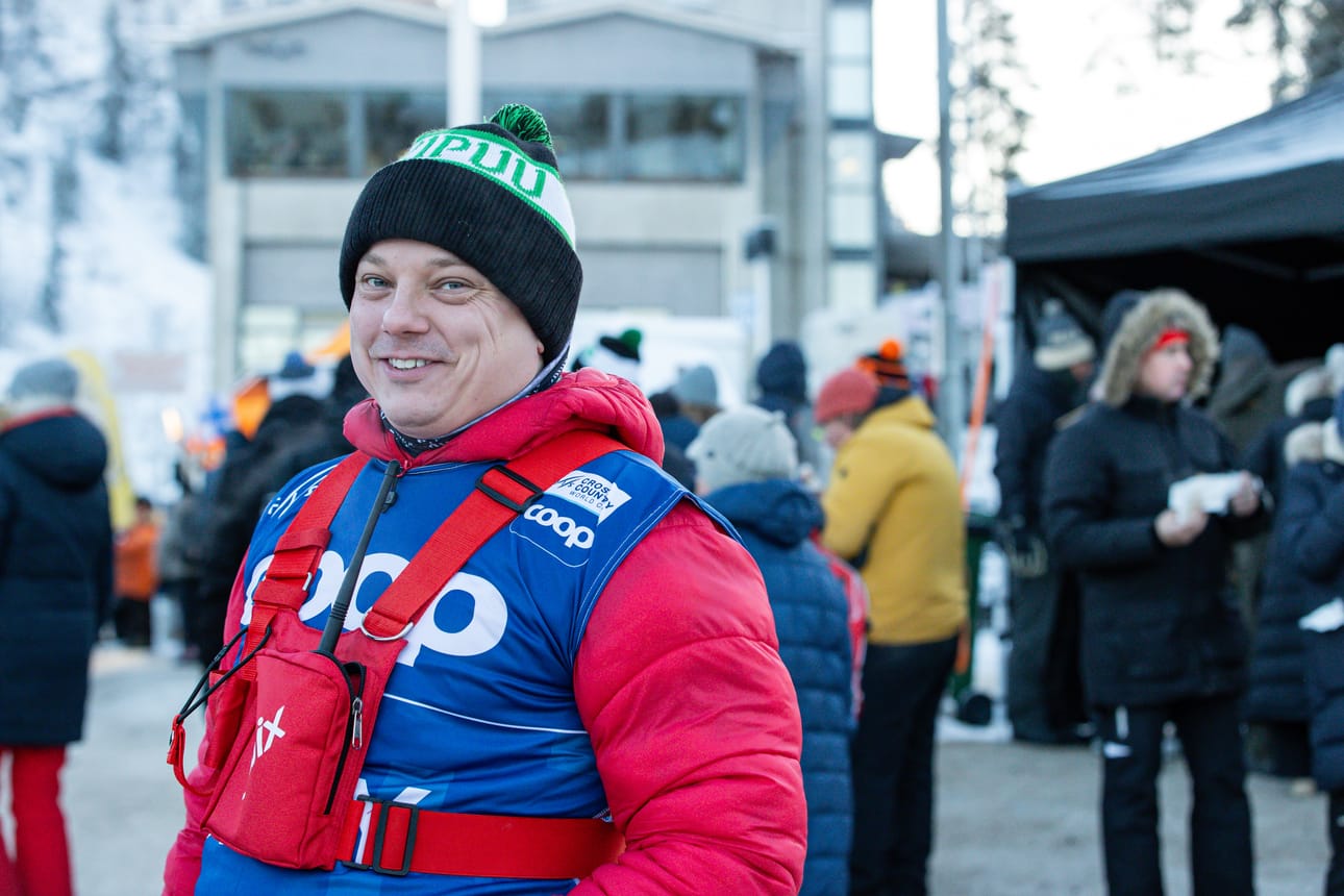 Maastohiihdon kilpailunjohtaja Harri Keskiaho on tyytyväinen mies maailmancupin hiihtokisojen onnistuttua Kuusamossa jälleen kerran varsin mainiosti.
