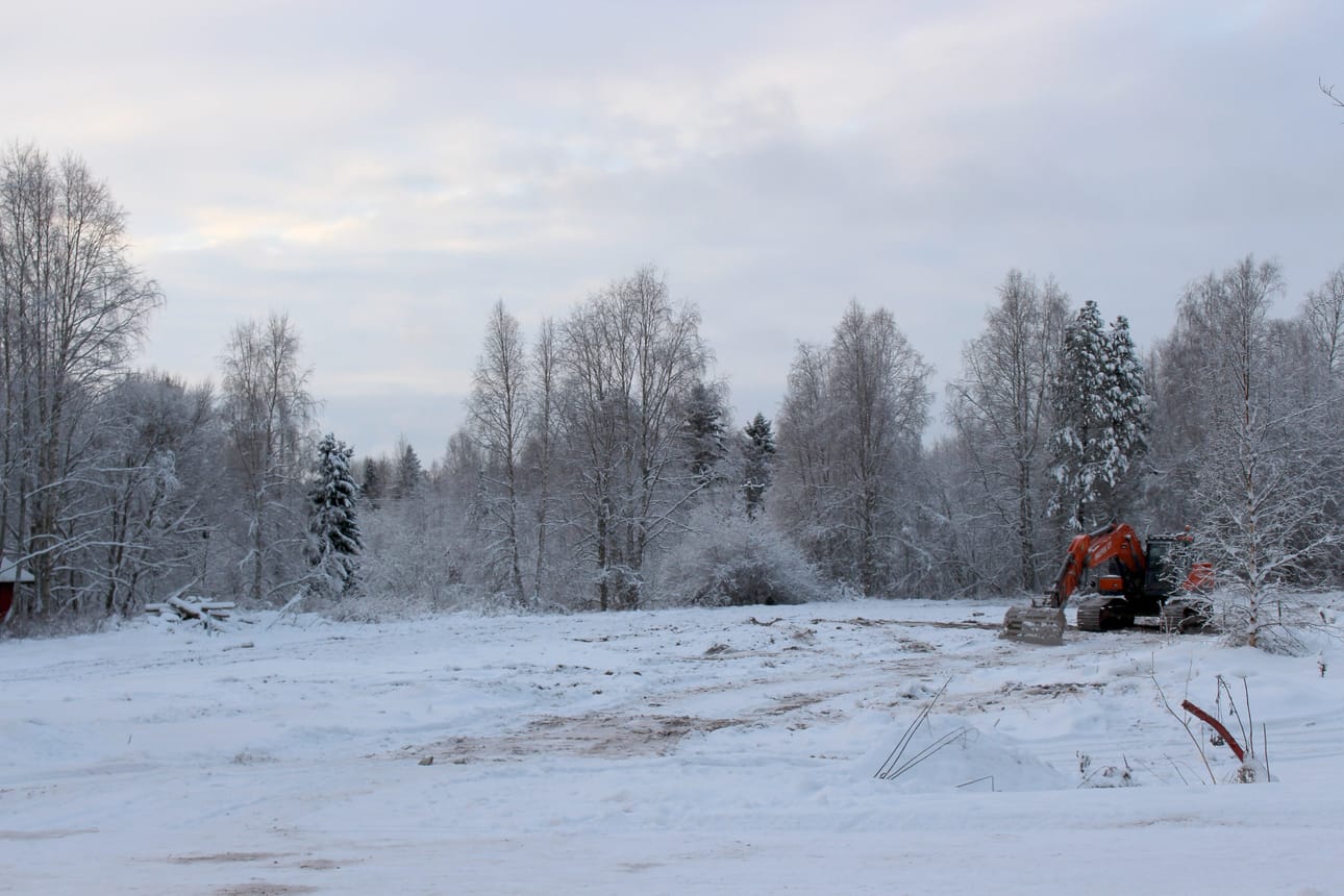 Kestilän vanhan terveyskeskuksen tontti on viimeinkin siisti.
