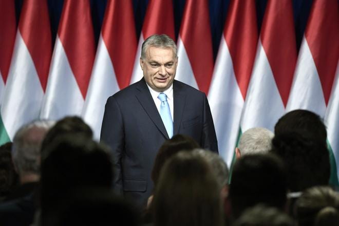 Unkarin pääministerin Viktor Orbanin EU-vastainen esiintyminen vähentää EPP:n yhtenäisyyttä. KUVA: SZILARD KOSZTICSAK