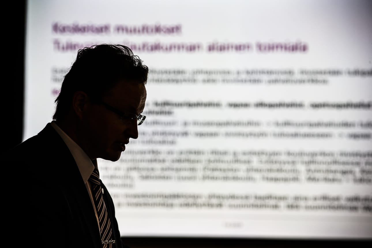 Raahen kaupunki on aloittamassa organisaatiouudistusta koskevat yt-neuvottelut. Kaupunginjohtaja Ari Nurkkala esitteli työnantajan esitystä organisaatiouudistukseksi tänään keskiviikkona.