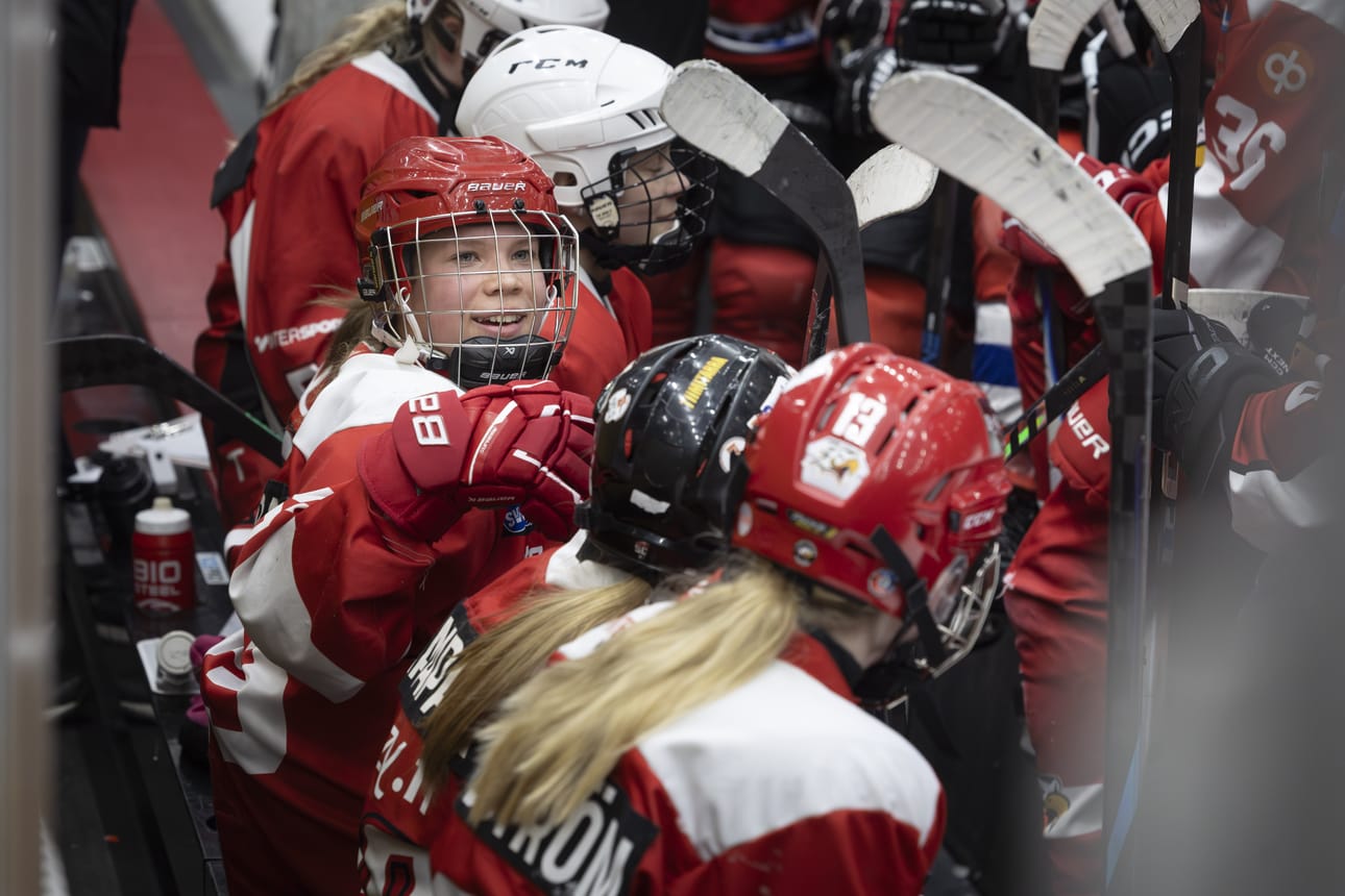 Sportin kapteeni Julia Kuoppala viimeisteli viikonloppuna joukkueelleen kaksi maalia.