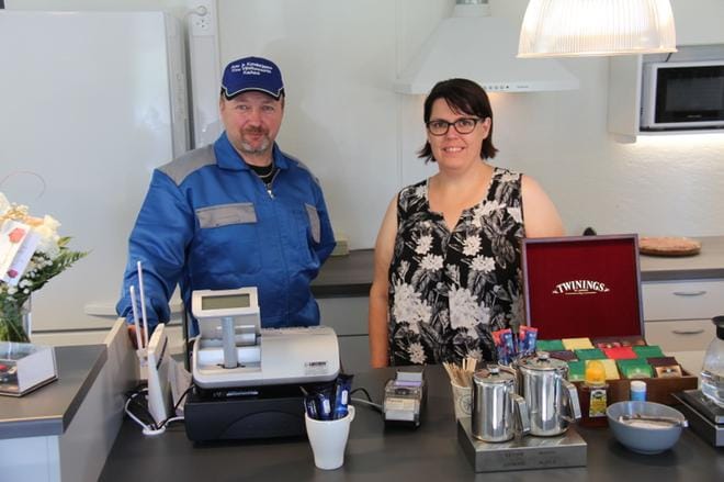 Timo ja Jane Vähälummukka kutsuvat kaikki elokuun alkupuolella pidettävään avajaistilaisuuteen. Tarkka ajankohta ilmoitetaan myöhemmin. KUVA: AKSELI KANGAS