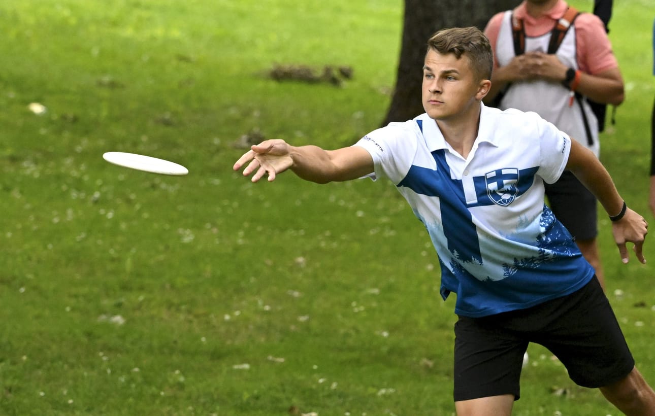 Suomalainen Niklas Anttila epäonnistui helpossa putissa, jonka jälkeen lyhyelle par 4 -väylälle kertyi tuplabogi. LEHTIKUVA / HEIKKI SAUKKOMAA