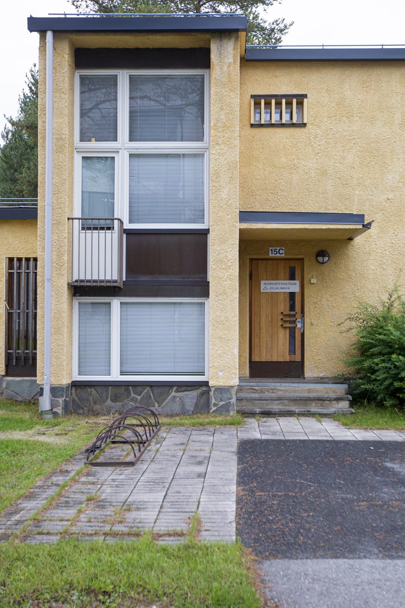 Vuonna 1955 valmistunut rakennus on arkkitehti Markus Tavion suunnittelema samoin kuin läheinen lastensairaalan rakennus.