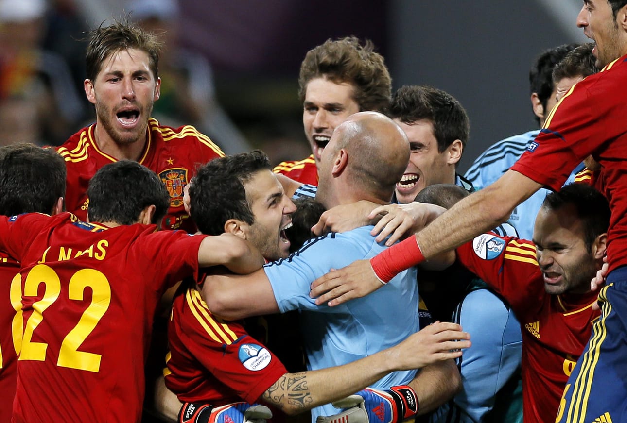 Espanja löi välierissä Portugalin 4–2.