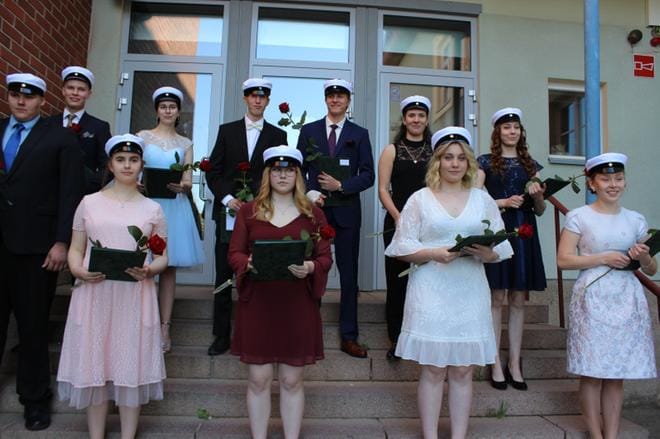 Kristiinan suomenkielisen lukion uudet ylioppilaat lähtevät maailmalle hyvät todistukset mukanaan. KUVA: TAUNO RIIHILUOMA