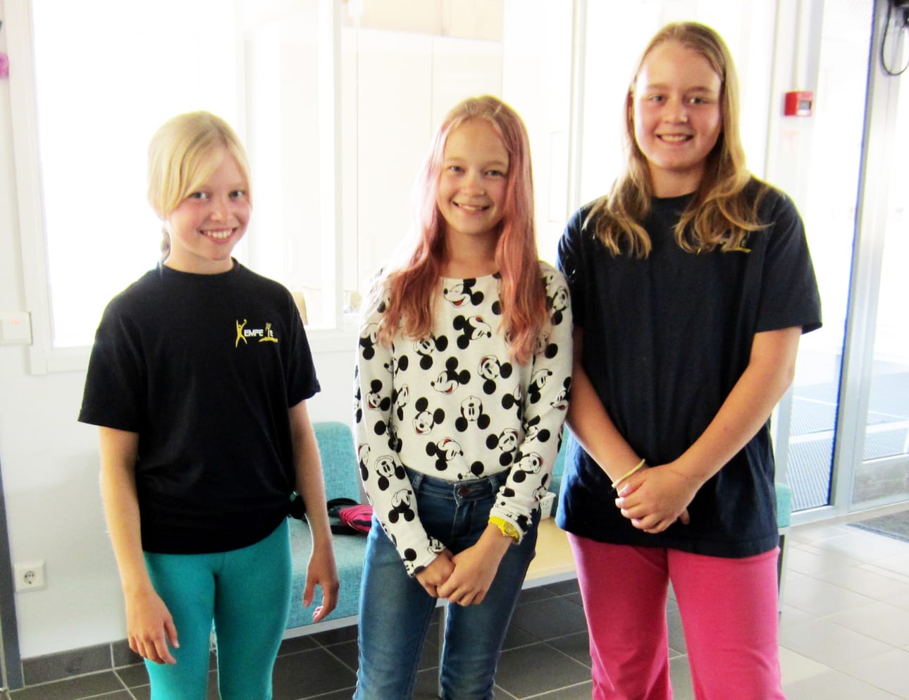 C-junioreissa pelaavat Silja Janatuinen (vasemmalla), Suvi Alatalo sekä Silja Kananen kehuvat joukkueensa hyvää yhteishenkeä.