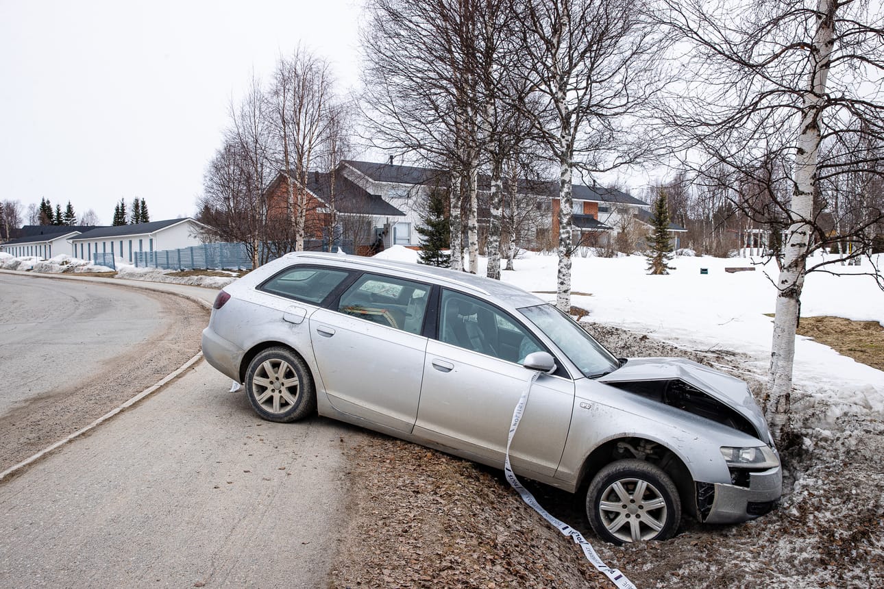 Henkilöauton ulosajo tapahtui Kuusamossa Ruijantiellä.