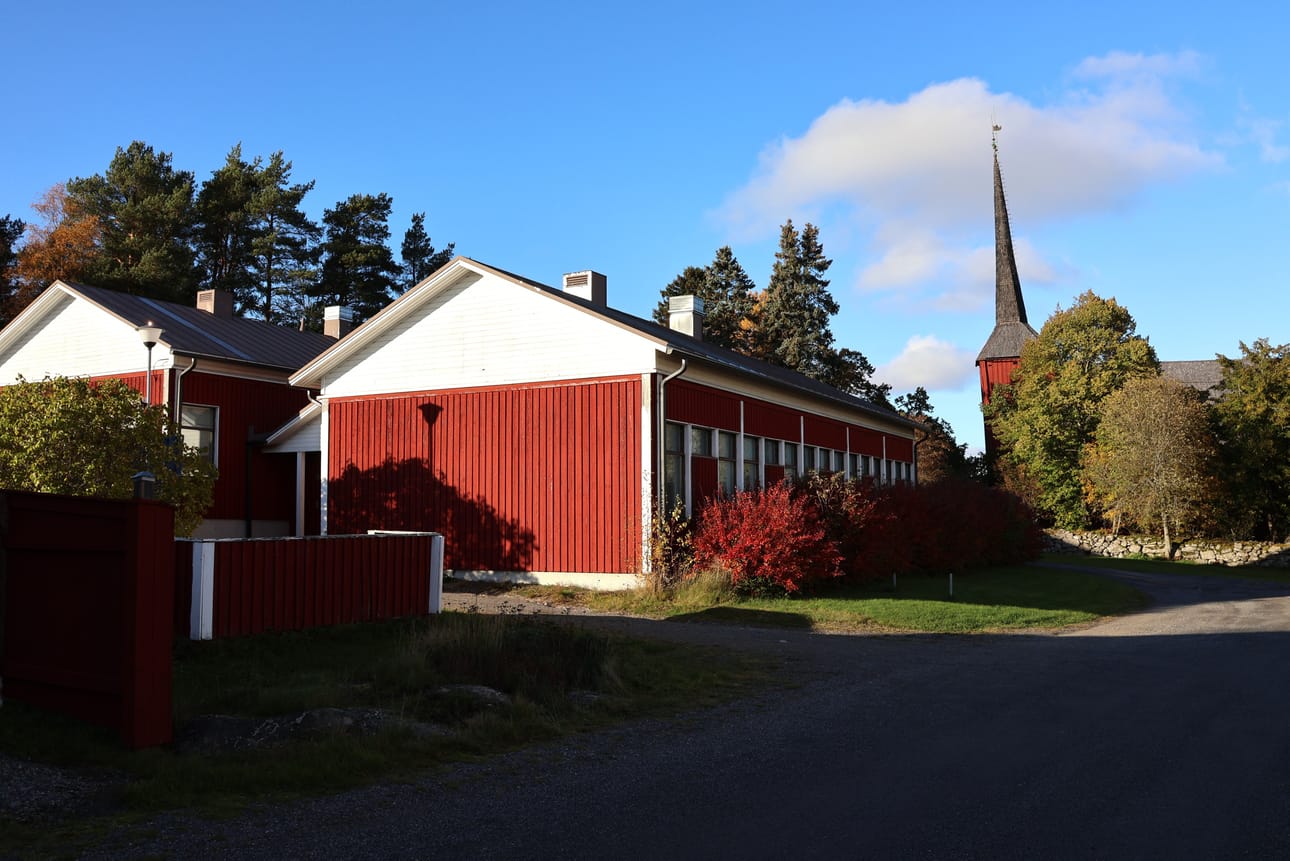 Kaupunki aikoo purkaa kuvassa näkyvän kansliatalon tämän vuoden puolella.