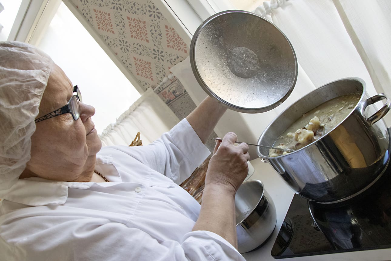 Lihavelli on nimetty usean kunnan pitäjäruoaksi. Temmesläisessä versiossa voidaan käyttää suurimoina esimerkiksi kauraryynejä. Kuvituskuvaa.