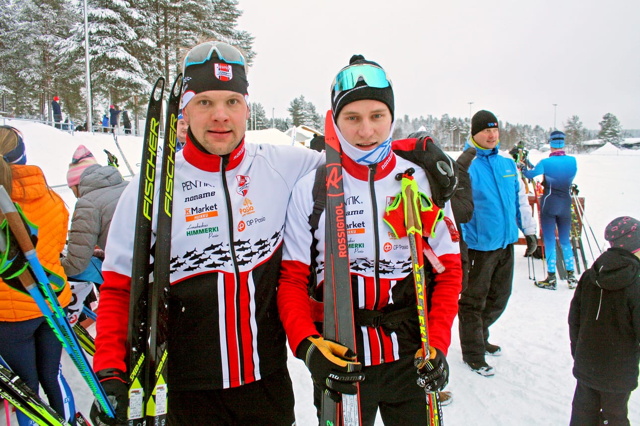Antti Häkämies (vas.) ja Eino Vuollet hiihtivät miesten sarjan Lapin sprinttiviestimestareiksi Posiolla. Matkana oli yhteensä kuusi puolentoista kilometrin lenkkiä, ja aikaa kului 22.00,9.