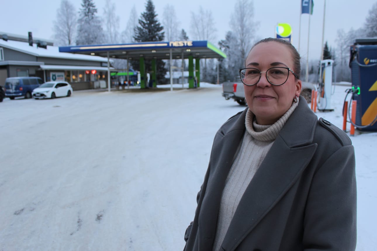 Erja Gadd ryhtyy yhdessä miehensä Matti Lamminpään kanssa huoltoasemayrittäjäksi. Kumpikin jatkaa kuitenkin yhä myös nykyisissä töissään, Gadd sairaanhoitajana ja Lamminpää metallialan yrityksen leivissä.
