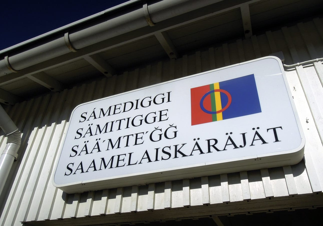 Apulaisoikeusasiamies antoi saamelaiskäräjille huomautuksen saamelaiskäräjävaaleista. Saamelaiskäräjät ja sen hallitus olivat tukeutuneet muun muassa kansainvälisten ihmisoikeuselinten suosituksiin.