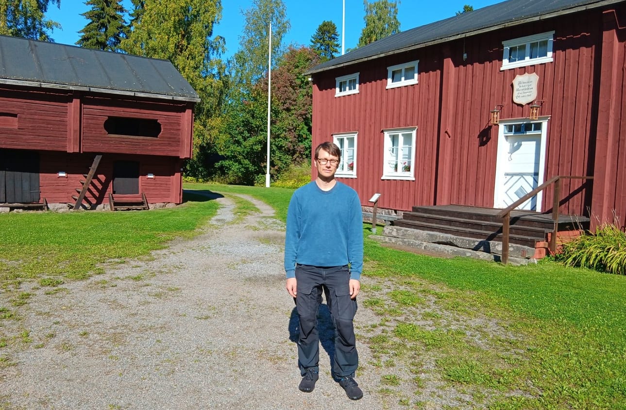 Bragen museorakennuksista markkinoilla ovat avoinna pikku tupa ja yksi näyttelytila, jossa on esillä vanhoja tekstiilejä. Päätupa on toiminnanjohtaja Håkansin mukaan kiinni, ja syksyllä avoinna lähinnä tilauksesta.