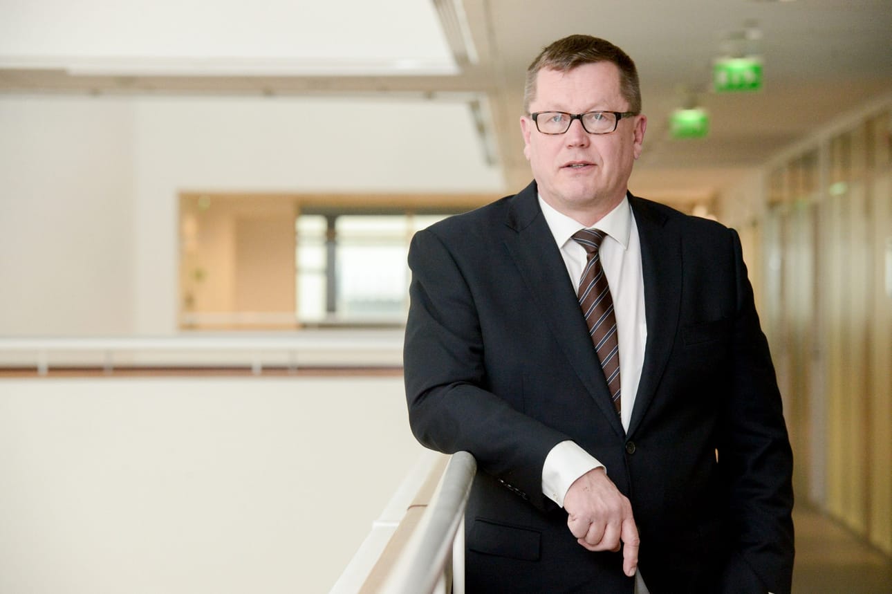 Euroopan hybridiosaamiskeskuksen verkostojohtaja Jukka Savolaisen mukaan yrittäjien kannattaa varautua monenlaisiin häiriöihin, jotta toiminnan jatkuvuus saadaan turvattua.