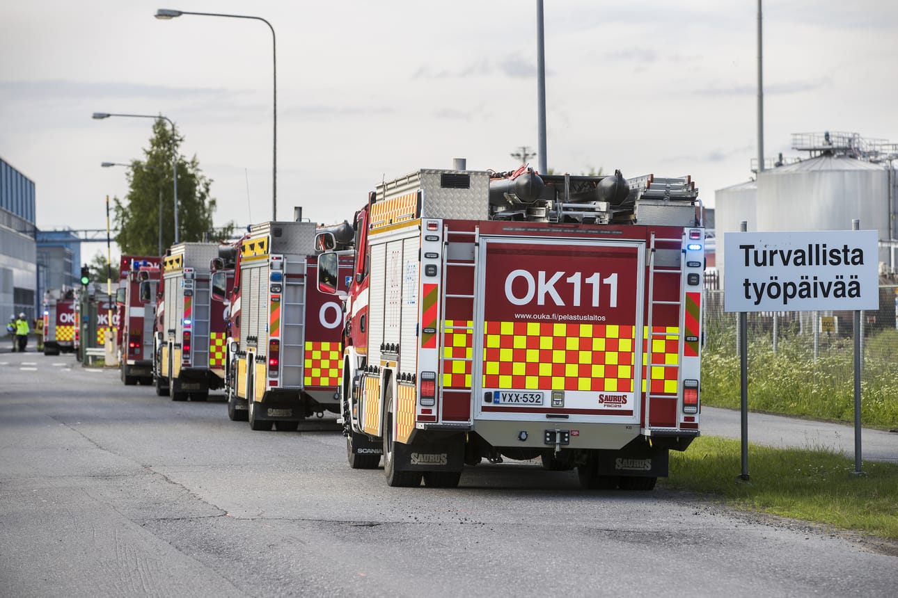 Suolahappovuodon vuoksi pelastuslaitos sai hälytyksen suuresta vaarallisen aineen onnettomuudesta. Paikalle hälytettiin useita yksiköitä.