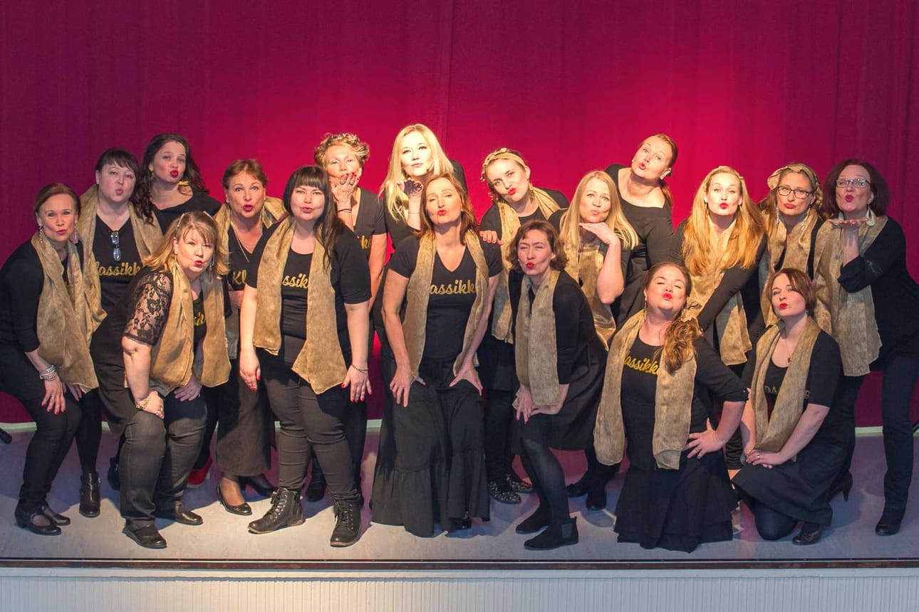 Klassikon konsertissa kuullaan muun muassa mikä polttaa naisen päreet, aina ihanista kuumista puumista sekä salaisista herkutteluhetkistä.