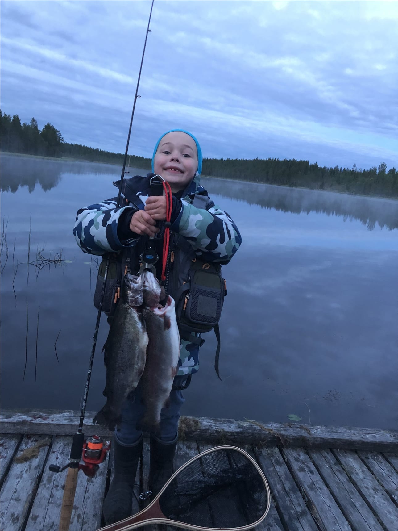 Odottavan aika on pitkä, mutta sitten 10 minuutissa kaksi kalaa. Kala alkoi syömään aamuyöstä.