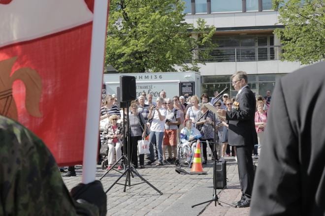 Maakuntajohtaja Olav Jern korosti juhlapuheessaan, että Vapaudenpatsaalla on suuri merkitys koko Suomelle. KUVAT: KATJA LAHTI