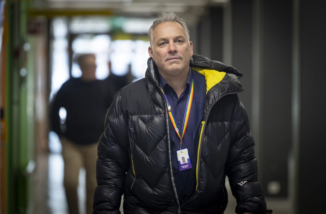 Alun Hubbard on huolissaan ristiriitaisista viesteistä. Kun puhutaan vain ilmaston lämpenemisestä, ei aina ymmärretä, että jossakin se voi tarkoittaa muutosta kohti kylmää ilmastoa.