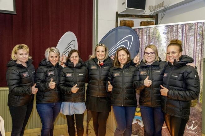 Satu Laitila (vas.), Saana Peura, Riina Piipponen, Merita Myllymäki, Irma Nukarinen, Salla Peura ja Minna Välimäki toivovat lisää ihmisiä mukaan Sisun toimintaan.KUVAT: AARRE LÖYTÖMÄKI