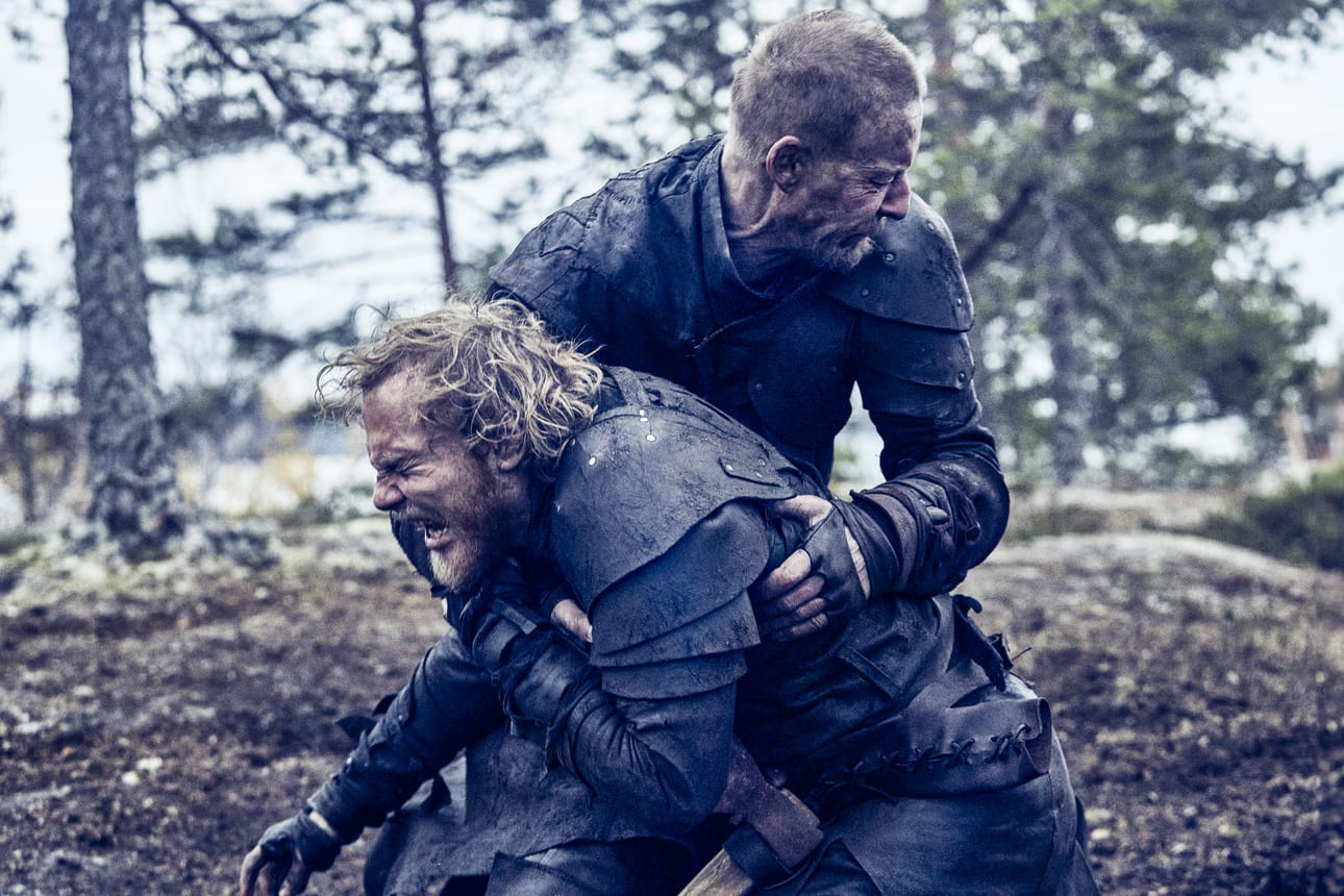 Kullervolla (Elias Salonen) ja kasvatti-isä Untamolla (Eero Aho) riittää tuskailtavaa. Antti J. Jokisen ohjaama Kalevala-tulkinta on näyttävä ja epätasainen.
