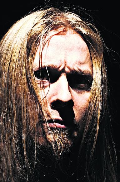 Stam1nan Antti Hyyrynen tunnetaan metallipiirien muotikeisarina.