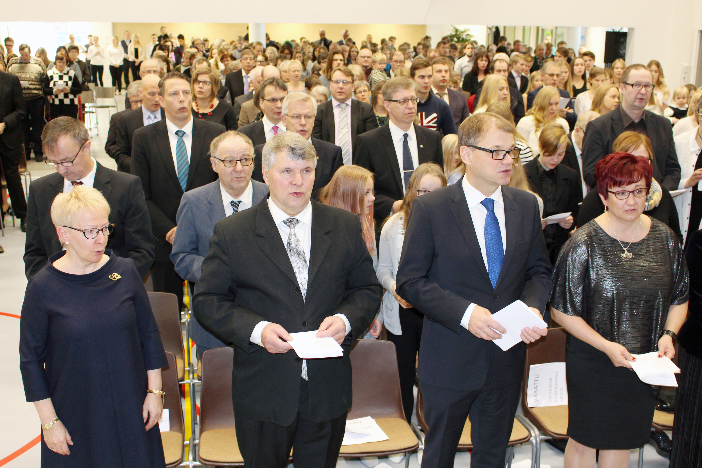 Kymmenen virran maa kajahti komeasti päättäjien ja koko juhlaväen suusta.