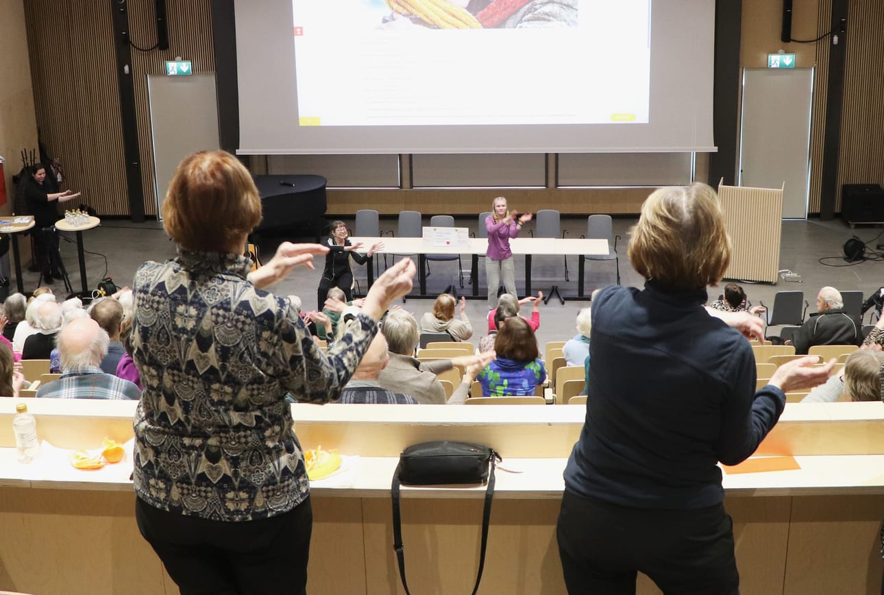 Ystävänpäiväpirskeissä Pirtin Kurkisalissa jumpattiin viime vuonna. Myös tänä vuonna luvassa yhteistä toimintaa ja ohjelmaa.