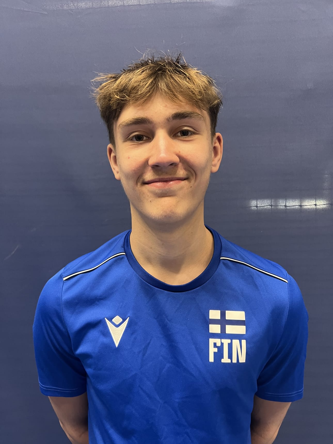 Viktor Viljamaa nuorten maajoukkuepaidassa viime kesänä.