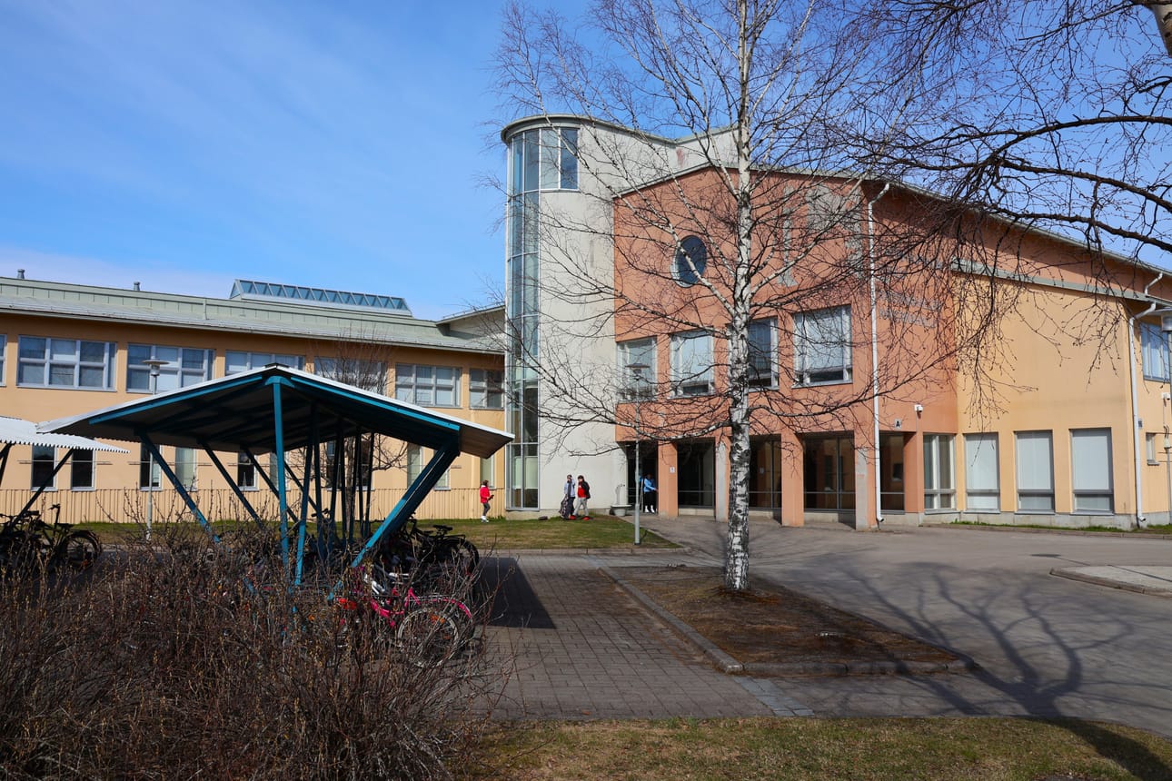 Kantakaupungin kouluun haettiin luokanopettajaa.
