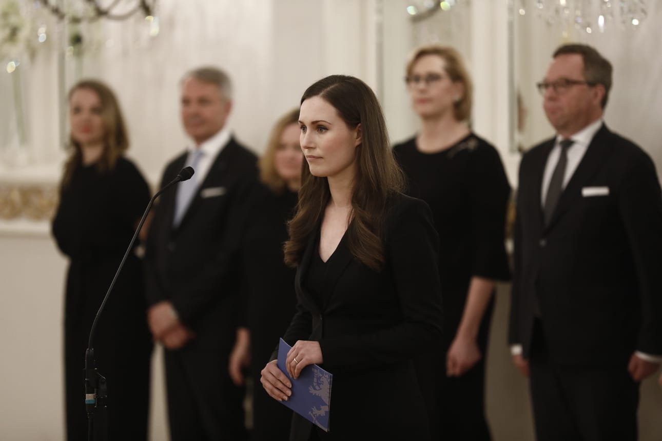 Pääministeri Sanna Marinin (sd.) mukaan velvoitetta auttaa alueelle menneitä aikuisia ei ole.