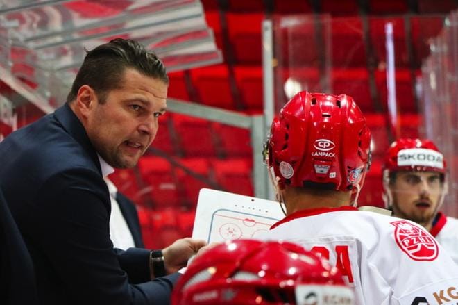 Vaasan Sportia valmentanut Tomek Valtonen sai potkut Saksasta, mutta pestattiin nostamaan kriisijoukkue Mora IK negatiivisesta tappiokierteestä takaisin maineeseen. Viime kaudella Valtonen oli valmentajana myös Puolassa. Arkistokuva: Petri Heikkinen