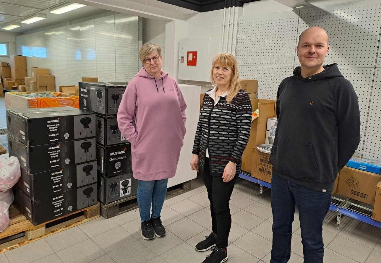 Kristiinan kantakaupunkilaiset Stina Virtanen, Åsa Alanko ja Esa Harju kuuluvat keväällä avattavan myymälän henkilökuntaan.