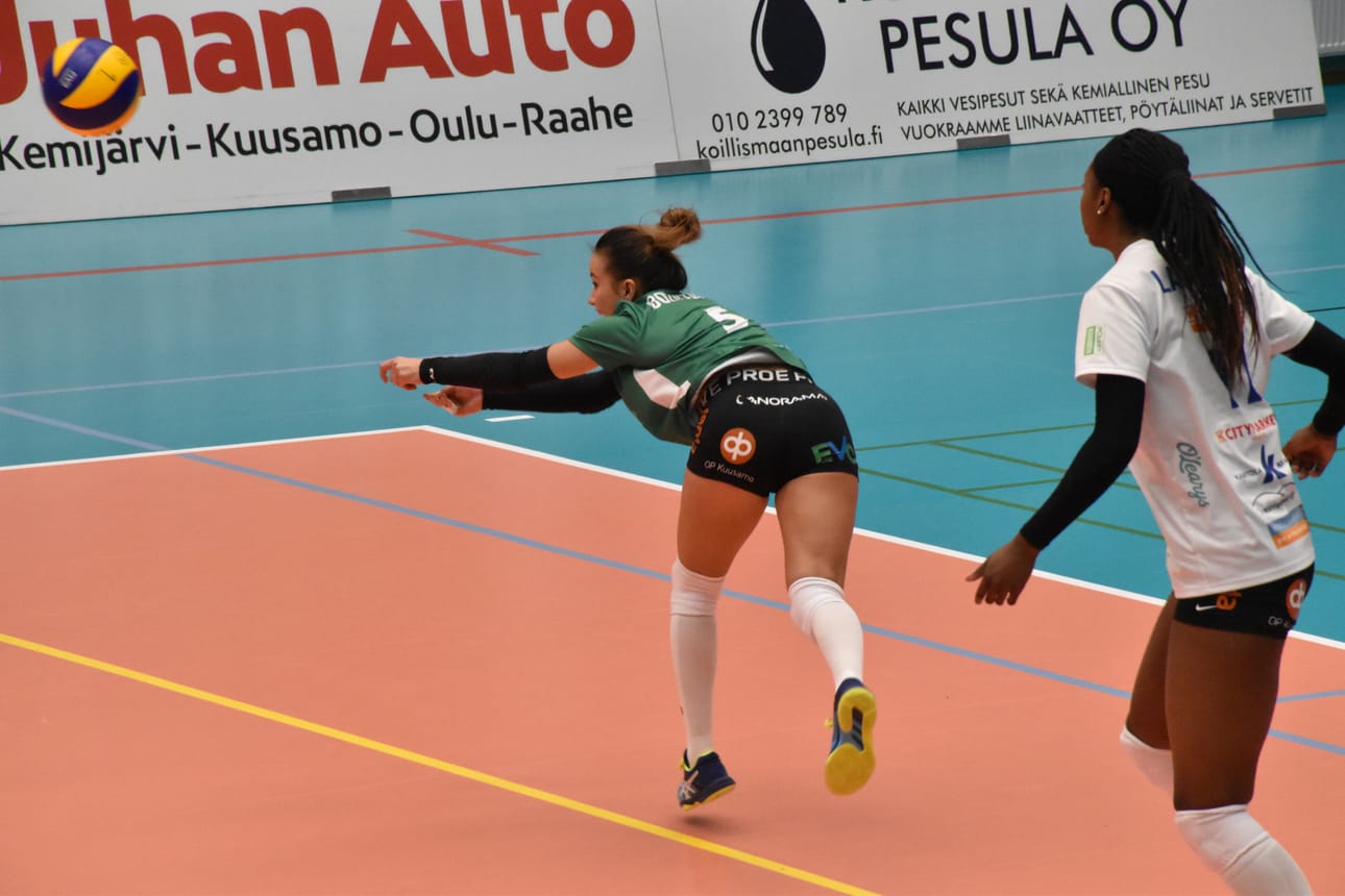 Nikolina Bozicevic liitää.