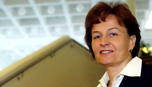 Anneli Jäätteenmäen johtama keskusta on noussut tuoreimman kyselyn mukaan suurimmaksi puolueeksi.