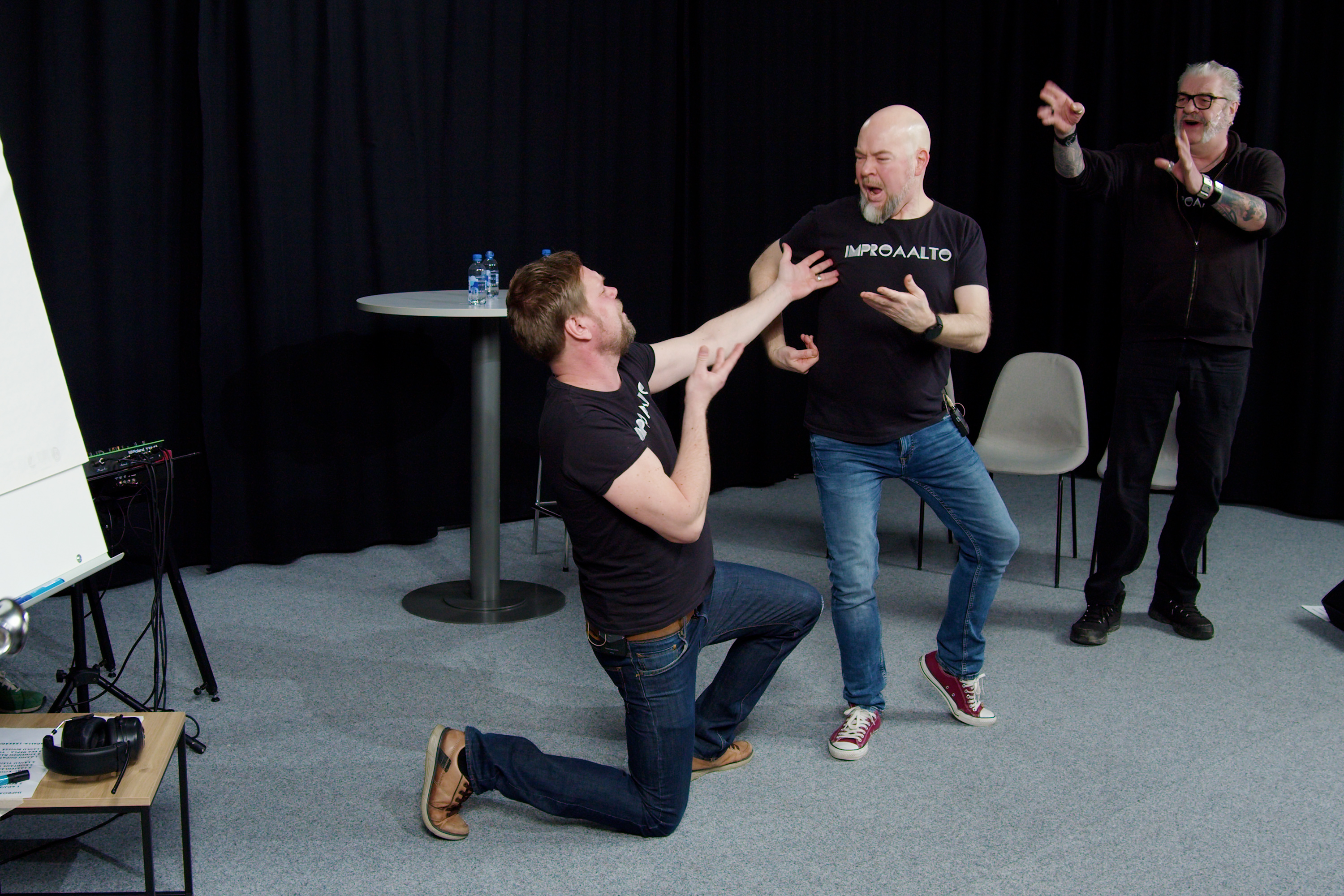 Improaallossa: Aakkostellen känniin ja nänniin