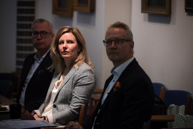 Citecin Marketing & Communications Director Michael Smirnoffin mukaan yrityksellä on pulaa vaativien kansainvälisten projektien projektipäälliköistä. Dermoshopin Suvi Markko kertoo, että kilpailu on koventunut verkkokaupassa. Kauppakamarin toimitusjohtaja Juha Häkkinen esitteli torstaina Pohjanmaan yritysten tuoreimpia tuntoja. KUVA: JARNO PELLINEN