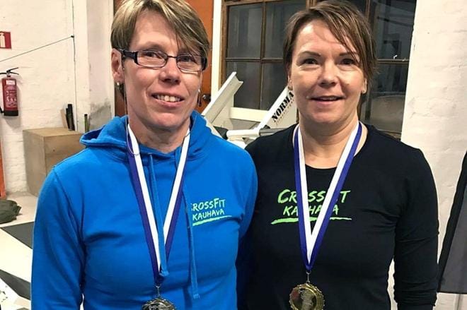 Päivi Haapoja (vas.) ja Heli Peura tekivät onnistuneen kisamatkan Hämeenlinnaan.