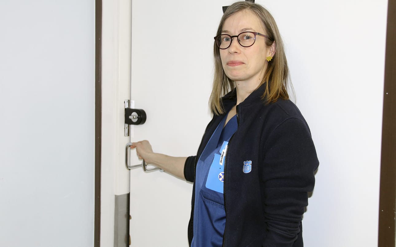 Hanna Lumiaho arvostaa sitä, että hän saa olla mukana kehittämässä hoitotyötä ja samalla kehittää omaa osaamistaan sairaanhoitajana.